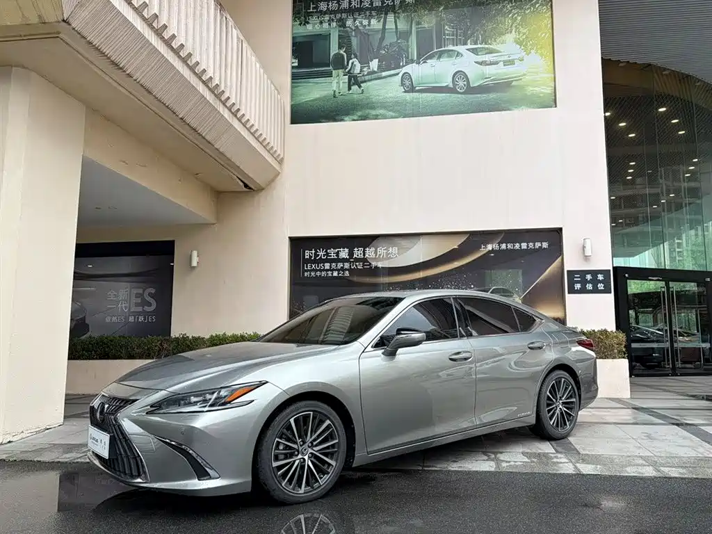 Lexus ES 2022 — фото 1