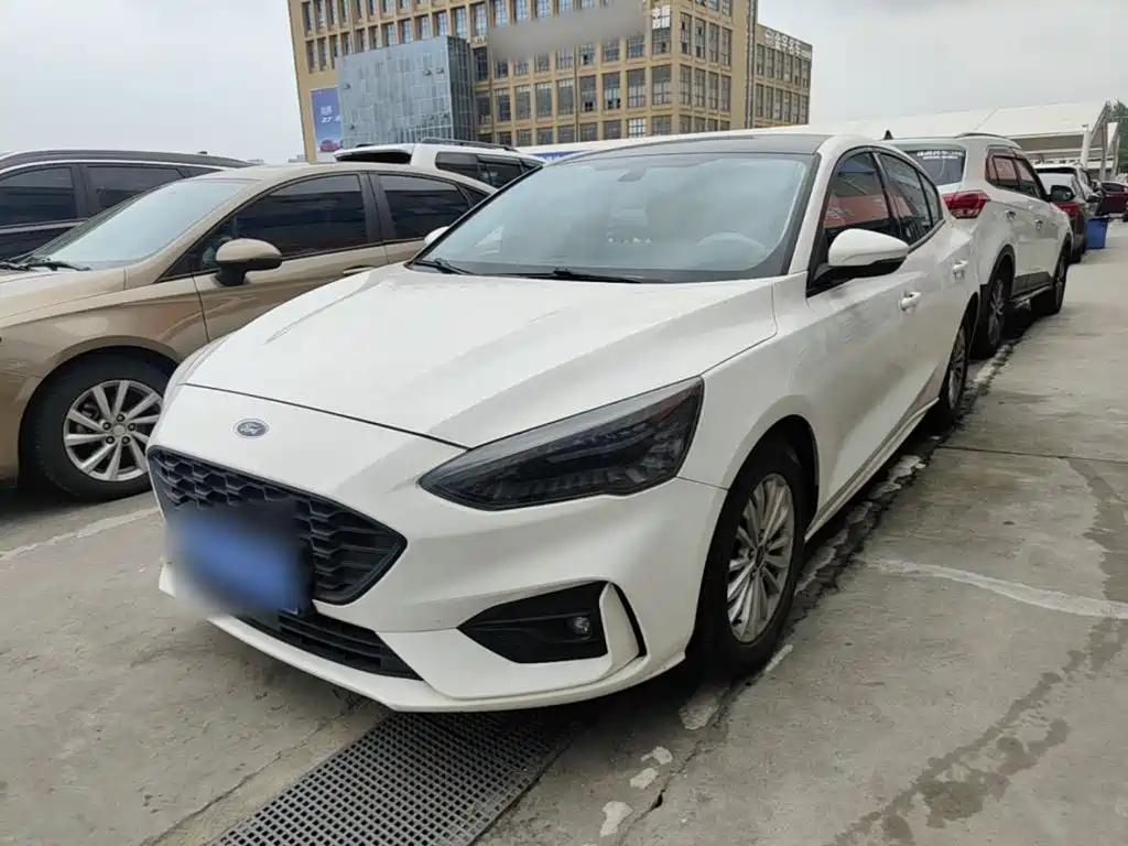 Ford Focus 2020 — фото 1