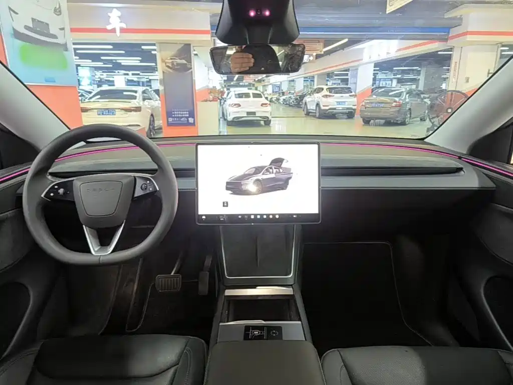 Tesla Model Y 2025 — фото 10