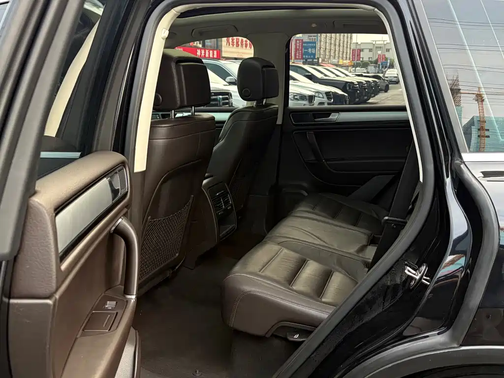 Volkswagen Touareg 2017 — фото 19
