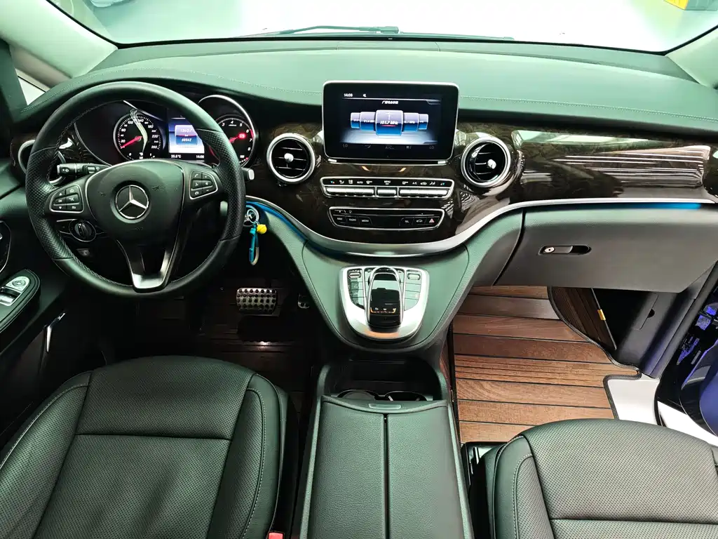 Mercedes-Benz V-Class 2020 — фото 14