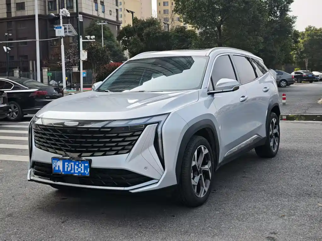 Geely Boyue L 2025 — фото 1