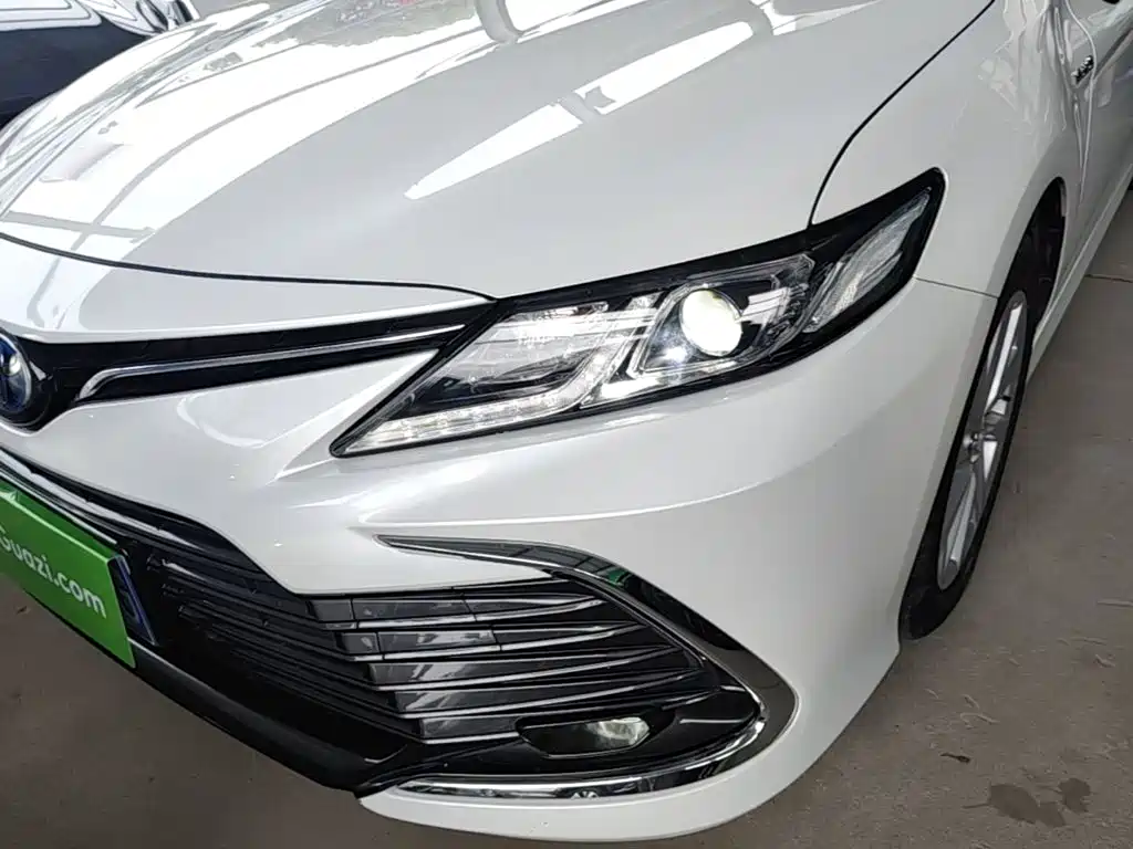 Toyota Camry 2023 — фото 24