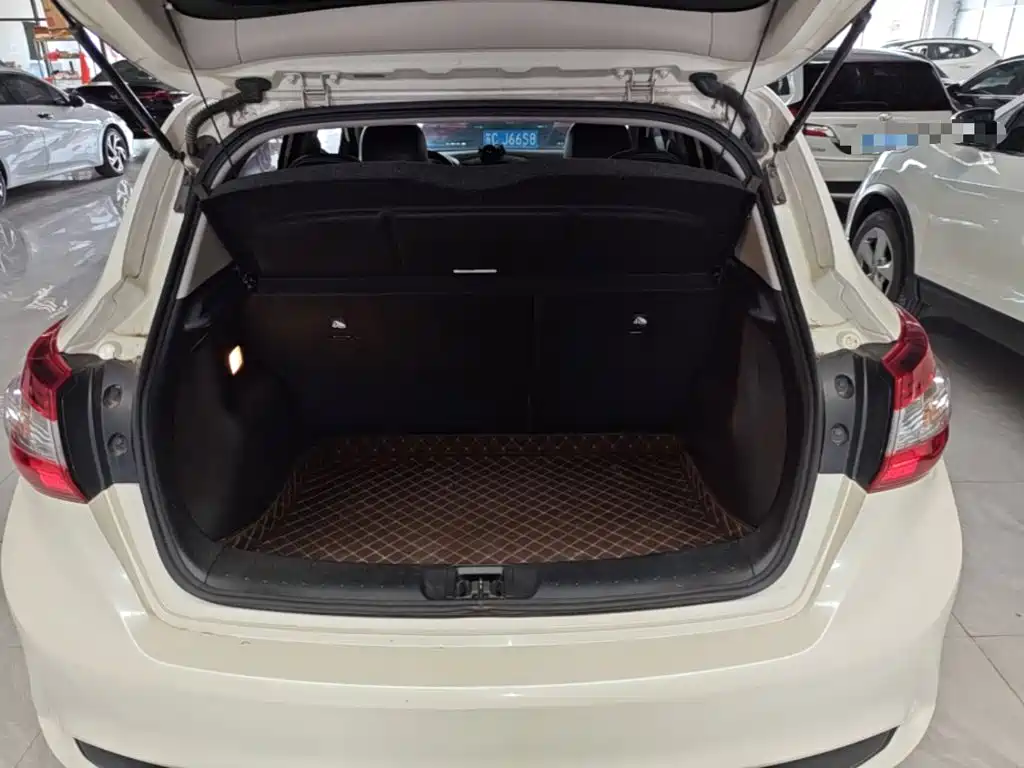 Nissan Tiida 2021 — фото 19