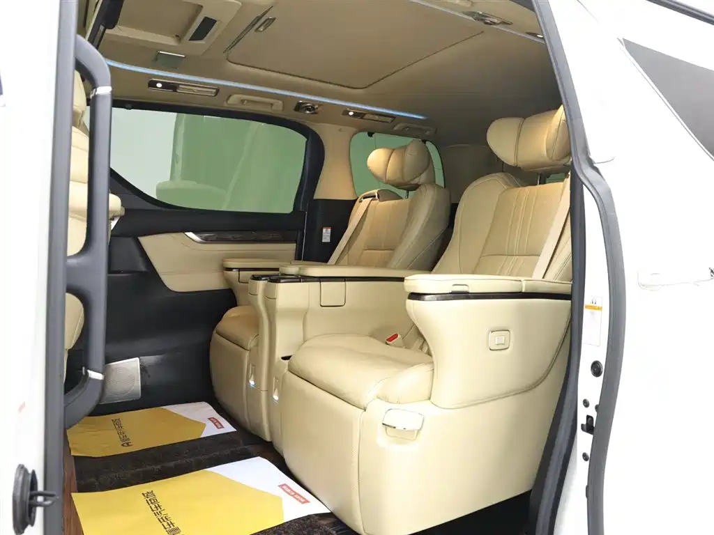 Toyota Alphard 2020 — фото 13