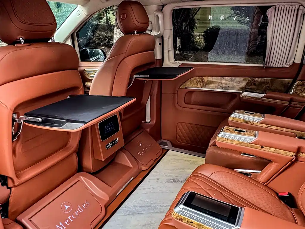 Mercedes-Benz V-Class 2023 — фото 10