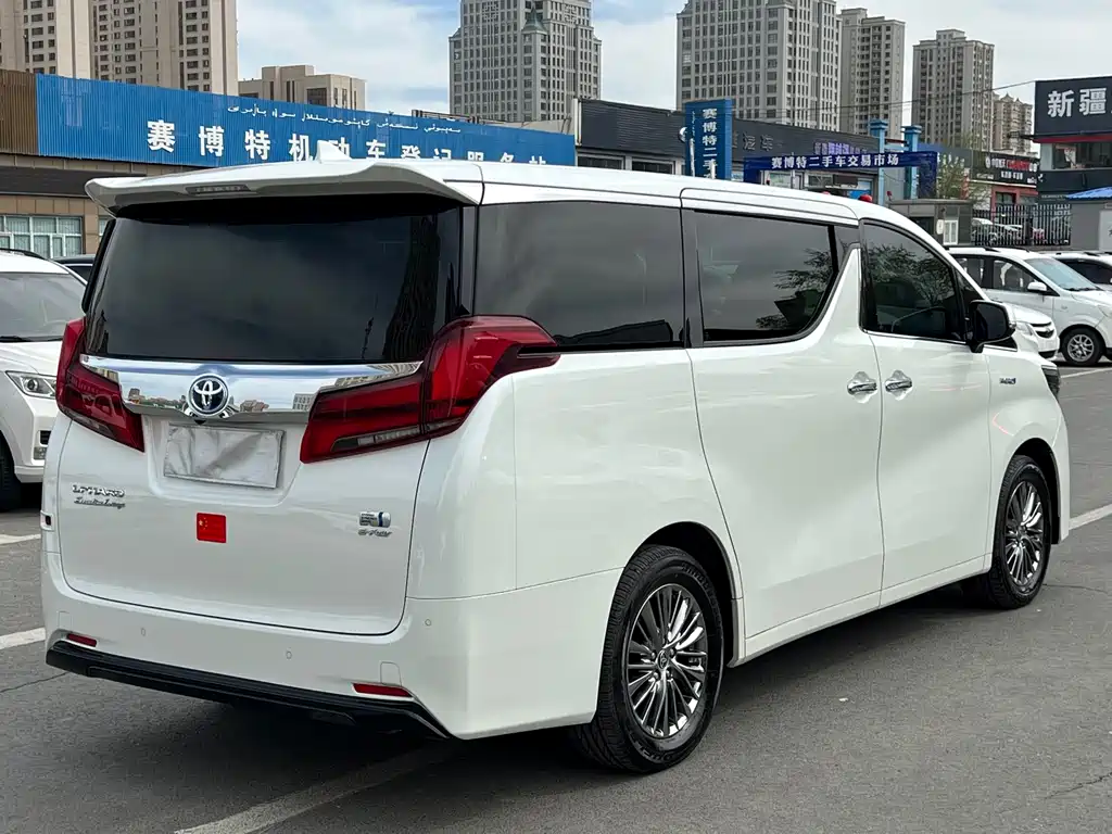 Toyota Alphard 2024 — фото 10