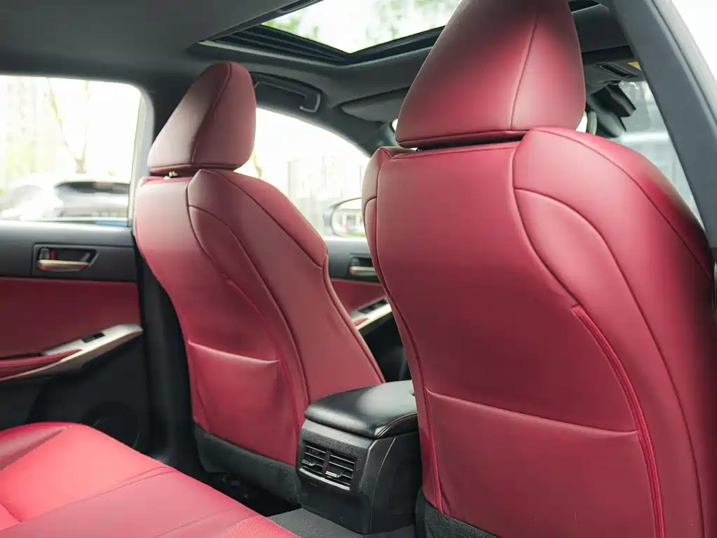Lexus IS 2018 — фото 15