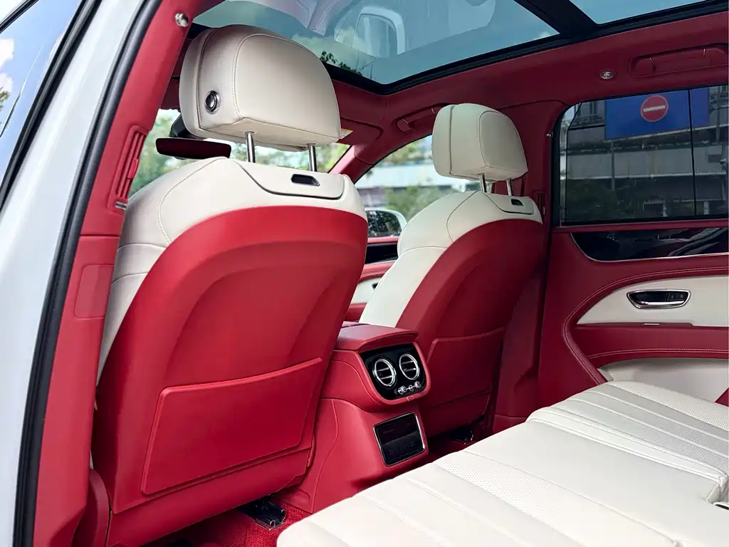 Bentley Bentayga 2022 — фото 12