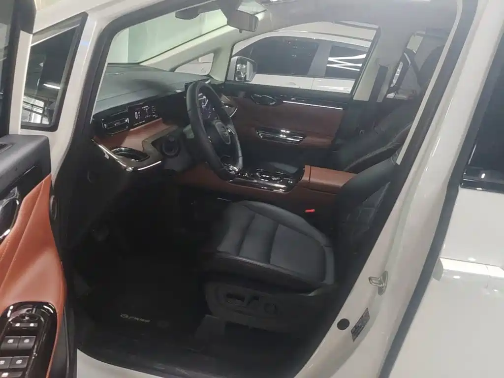 GAC Motor E8 PHEV 2025 — фото 15