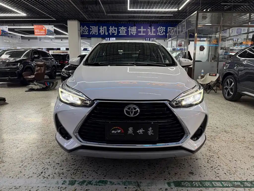 Toyota Yaris L 2022 — фото 2