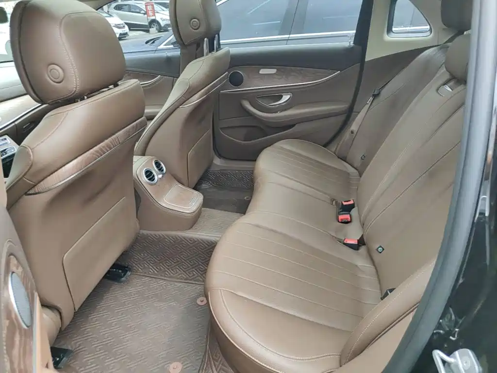 Mercedes-Benz E-Class 2022 — фото 17