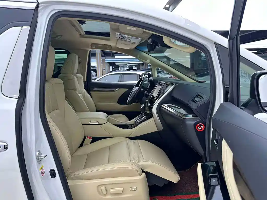 Toyota Alphard 2020 — фото 8