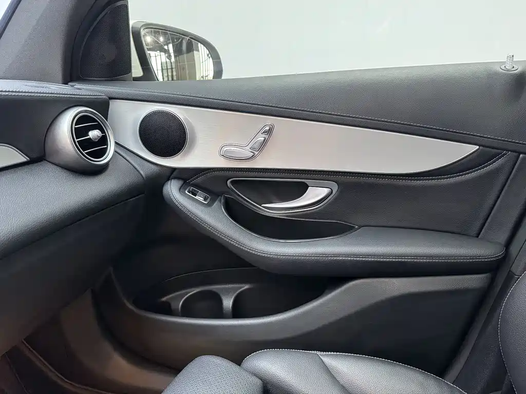 Mercedes-Benz GLC 2020 — фото 17