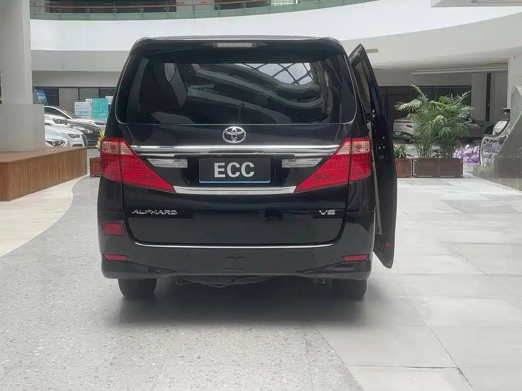 Toyota Alphard 2012