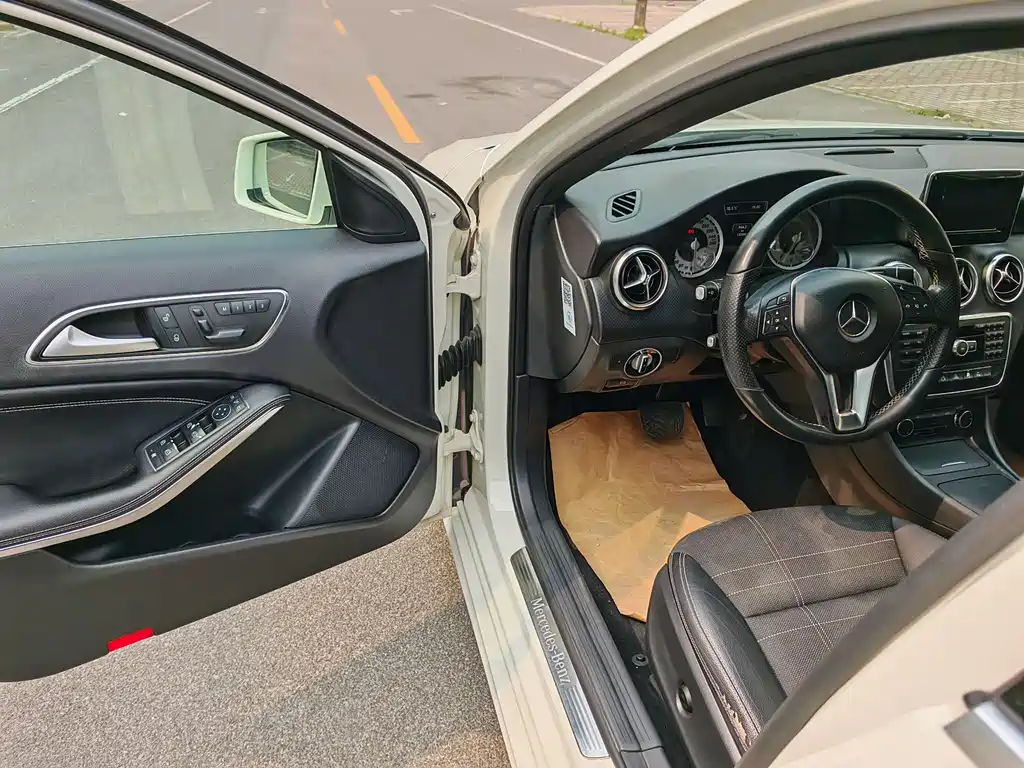 Mercedes-Benz A-Class 2016 — фото 7