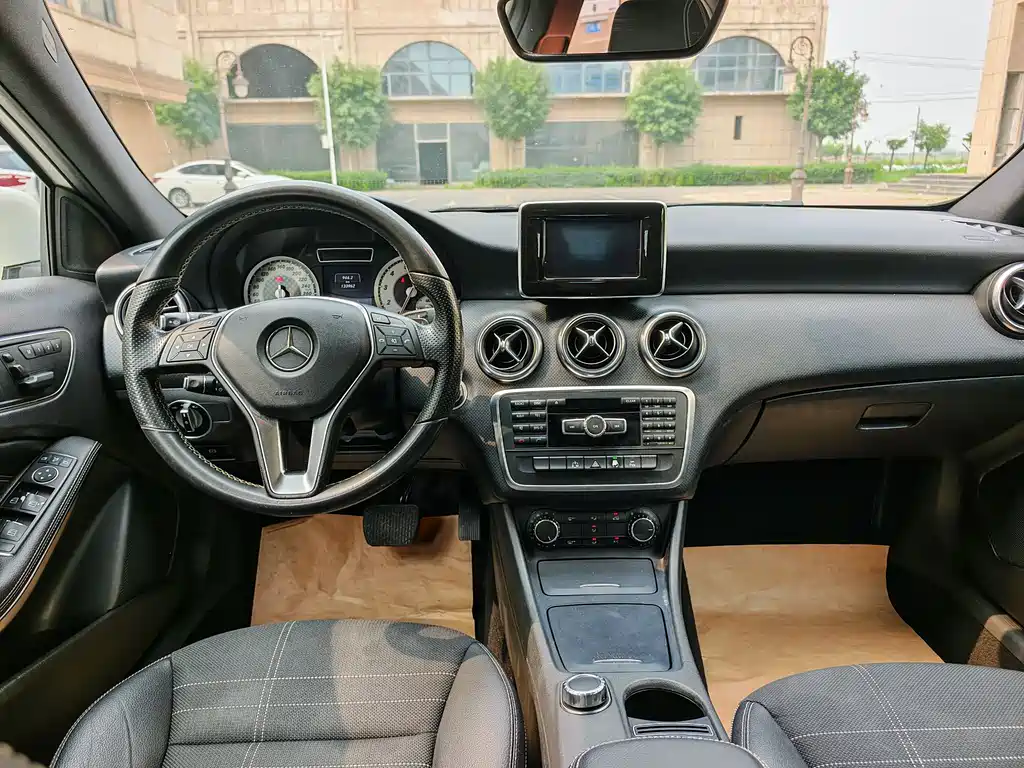 Mercedes-Benz A-Class 2016 — фото 11