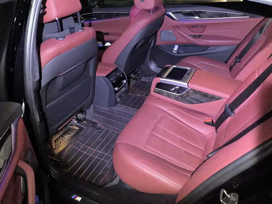 BMW 5 Series 2019 — фото 11