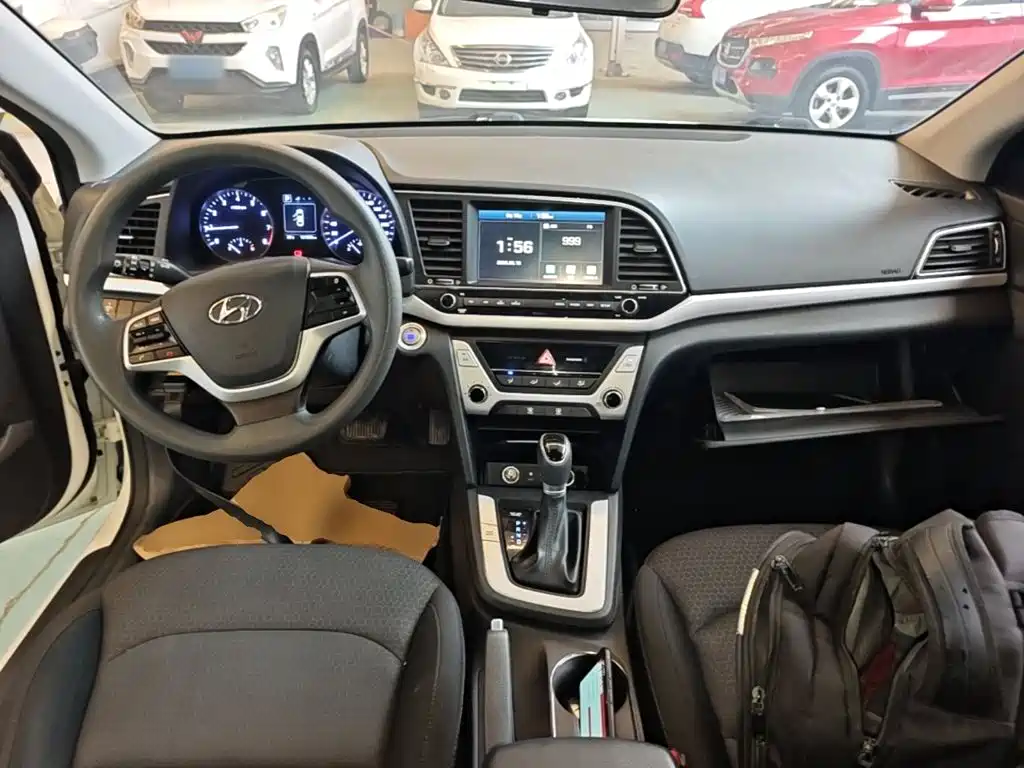 Hyundai Elantra 2016 — фото 10