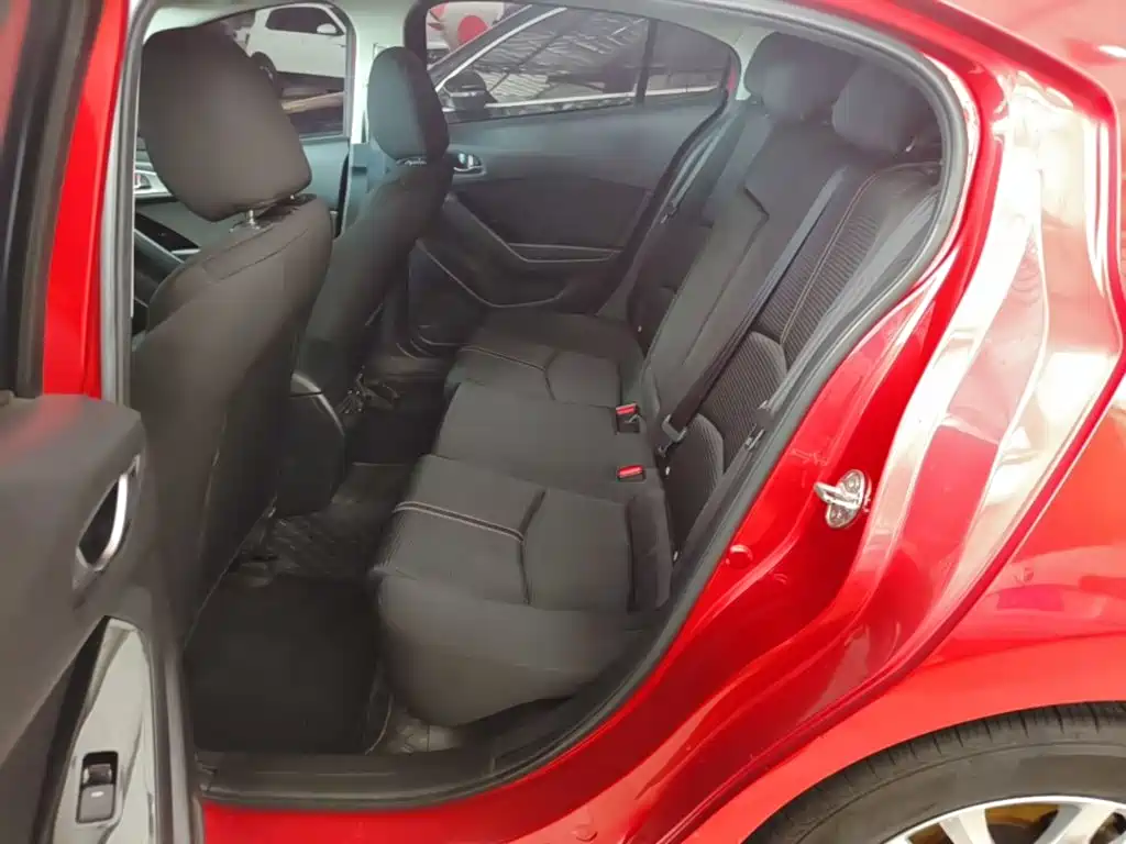 Mazda 3 Axela 2017 — фото 17