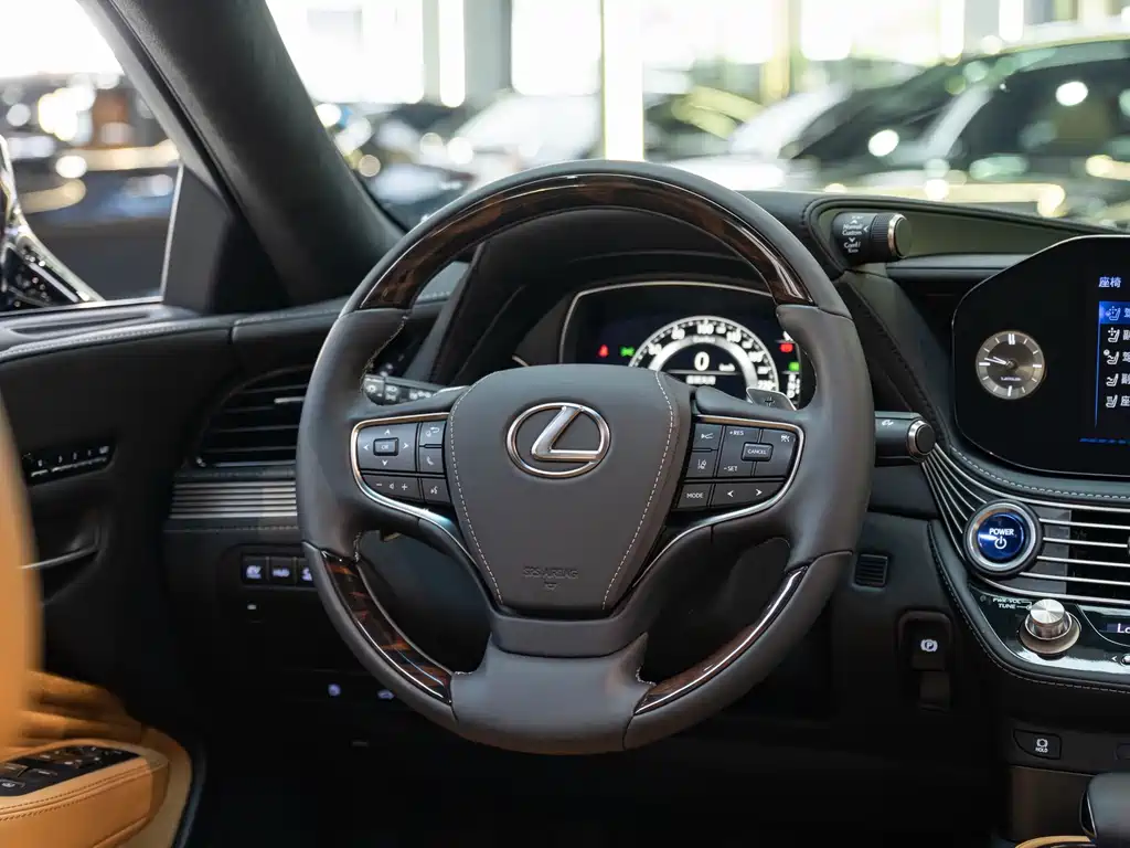 Lexus LS 2021 — фото 14