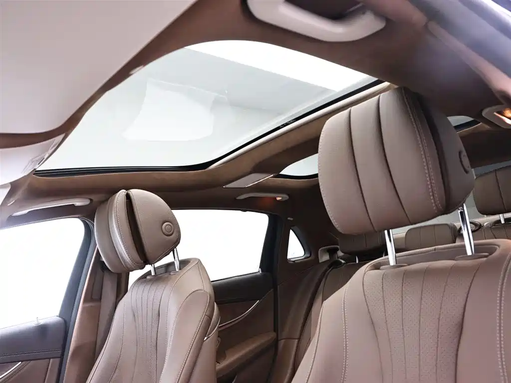 Mercedes-Benz E-Class 2019 — фото 13