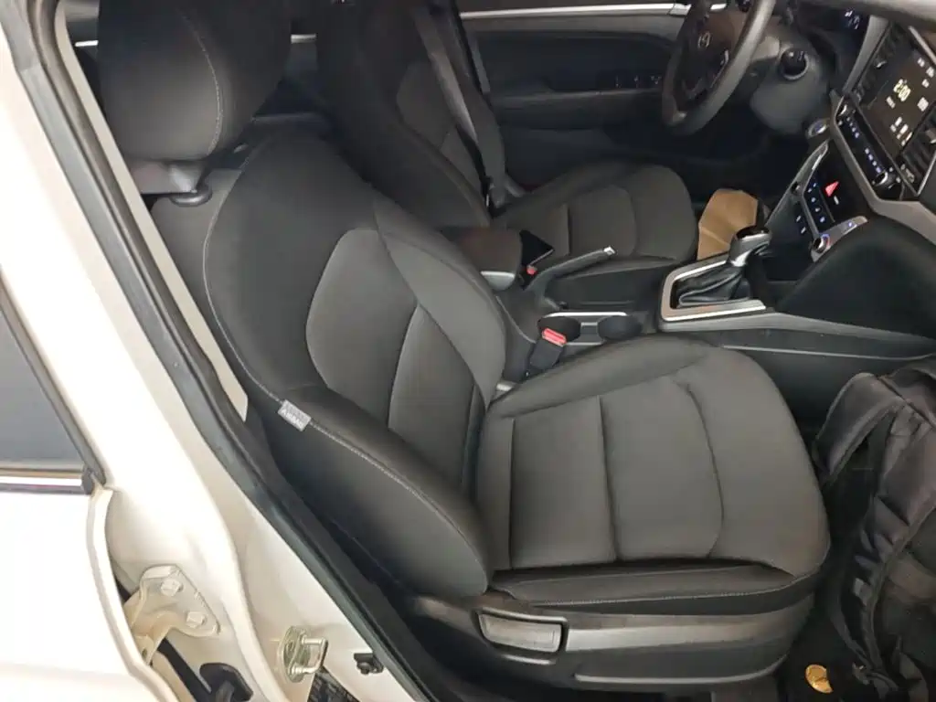 Hyundai Elantra 2016 — фото 25