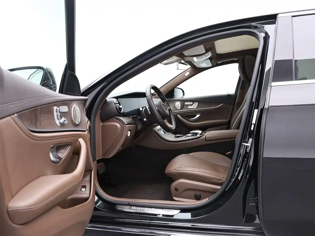 Mercedes-Benz E-Class 2019 — фото 10