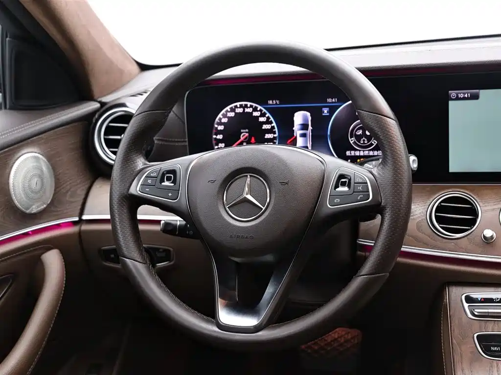 Mercedes-Benz E-Class 2019 — фото 16