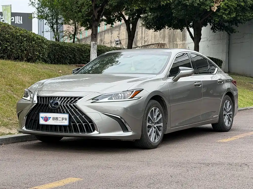Lexus ES 2022 — фото 1