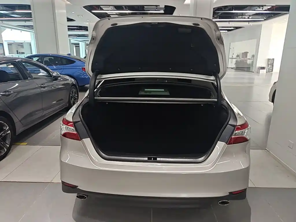 Toyota Camry 2022 — фото 19