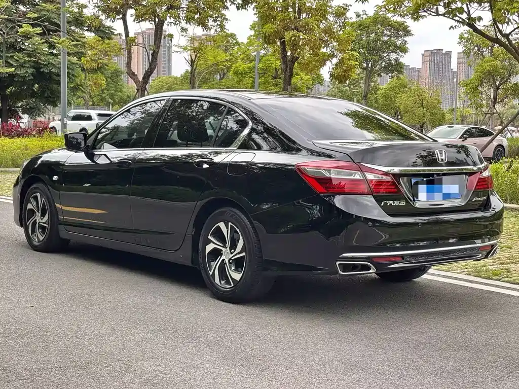 Honda Accord 2017 — фото 9