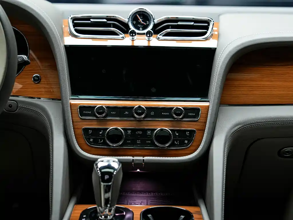 Bentley Bentayga 2021 — фото 27