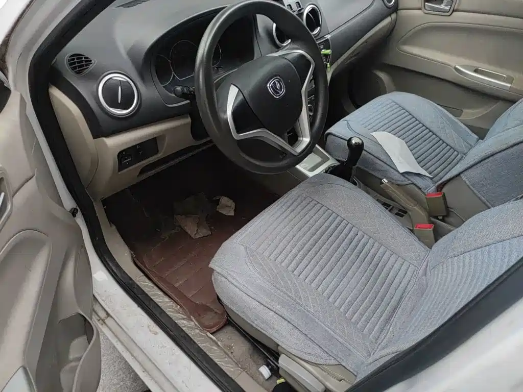 Changan Yuexiang V3 2016 — фото 16