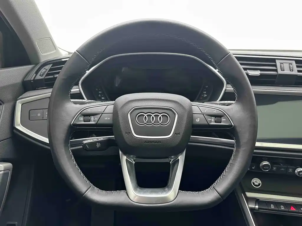 Audi Q3 2022 — фото 17