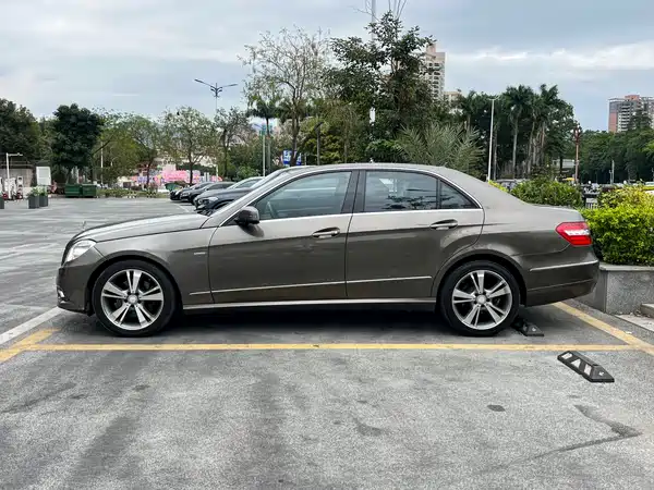 Mercedes-Benz E-Class 2010