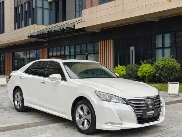 Toyota Crown 2015