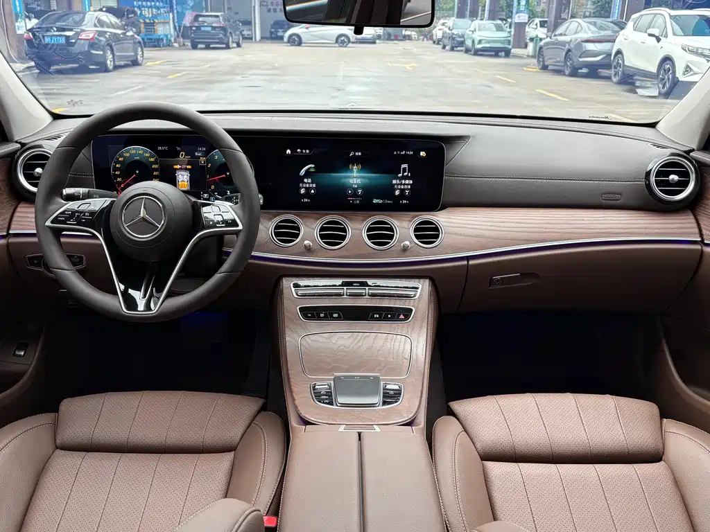 Mercedes-Benz E-Class 2023 — фото 7