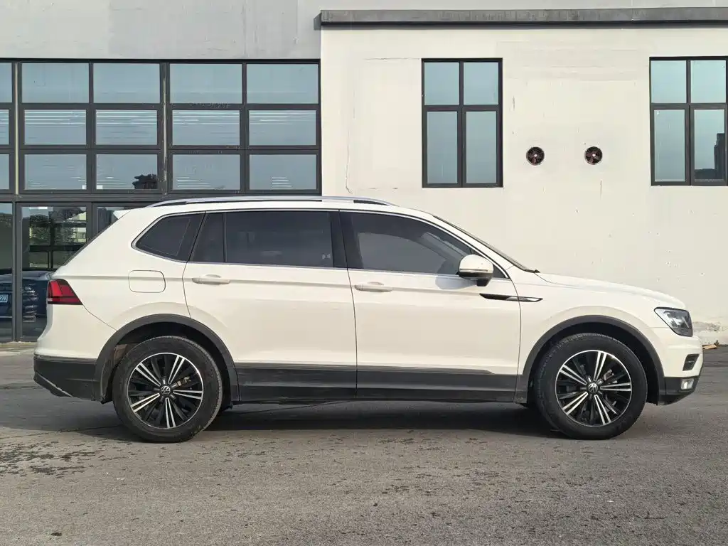 Volkswagen Tiguan L 2021 — фото 13