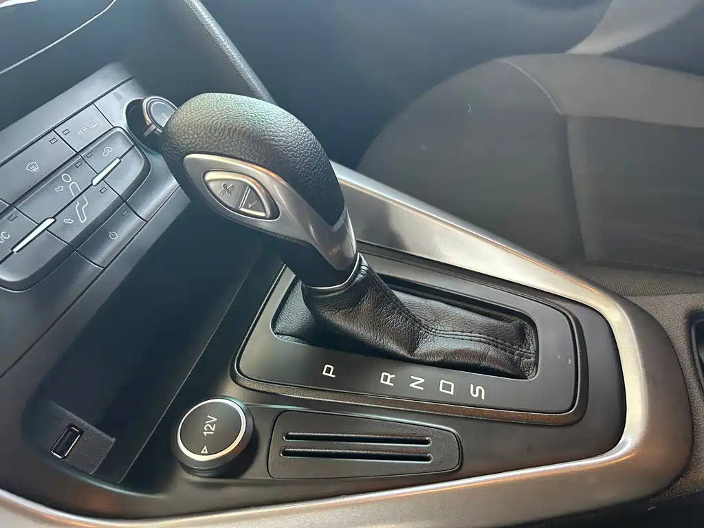 Ford Focus 2017 — фото 10