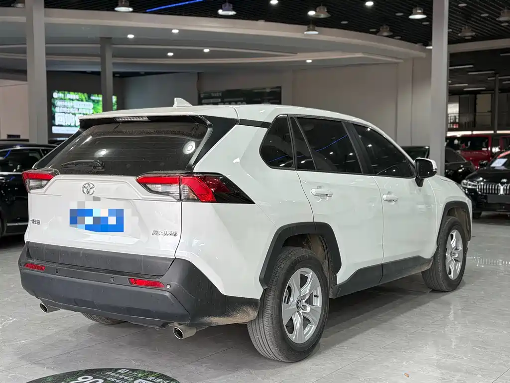 Toyota RAV4 2024 — фото 13