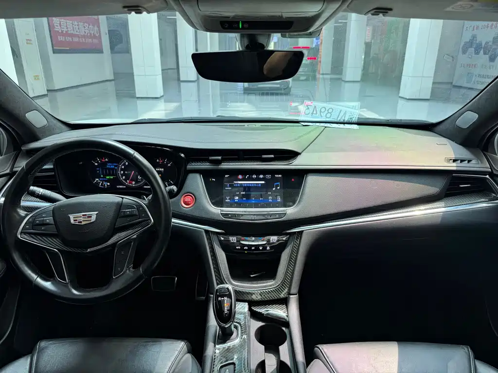 Cadillac XT5 2017 — фото 14
