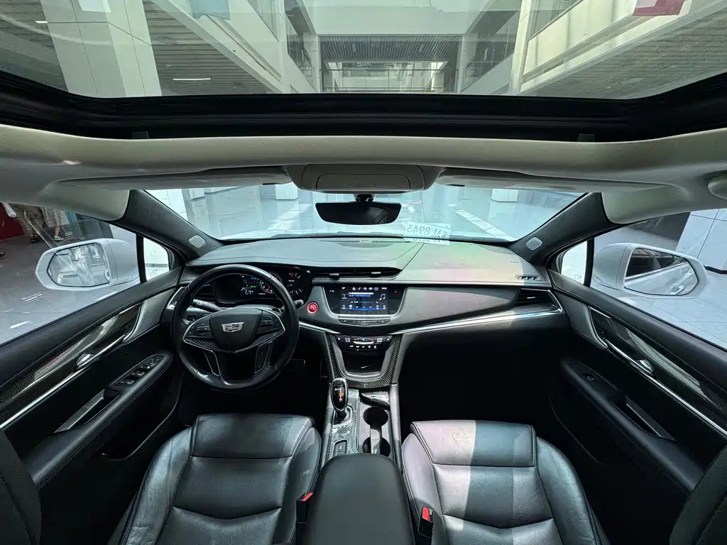 Cadillac XT5 2017 — фото 15
