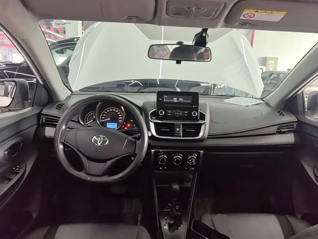 Toyota Yaris L 2019 — фото 10