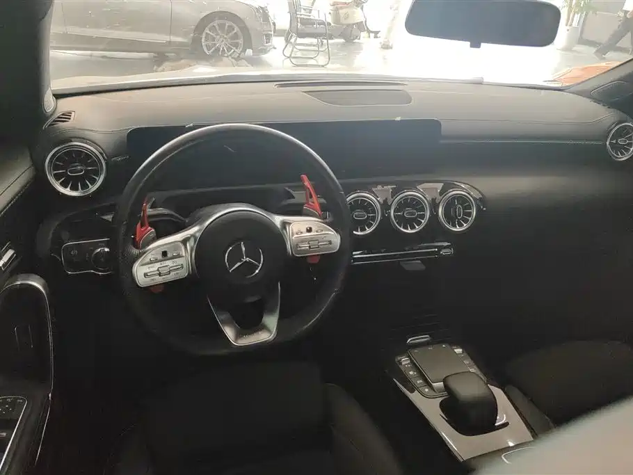 Mercedes-Benz A-Class 2021 — фото 12