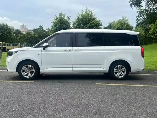 Wuling Journey 2021