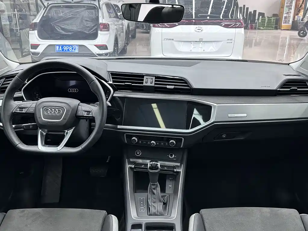 Audi Q3 2023 — фото 15