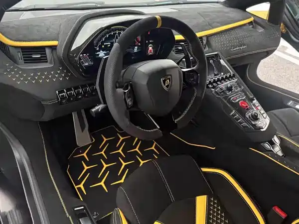 Lamborghini Aventador 2013