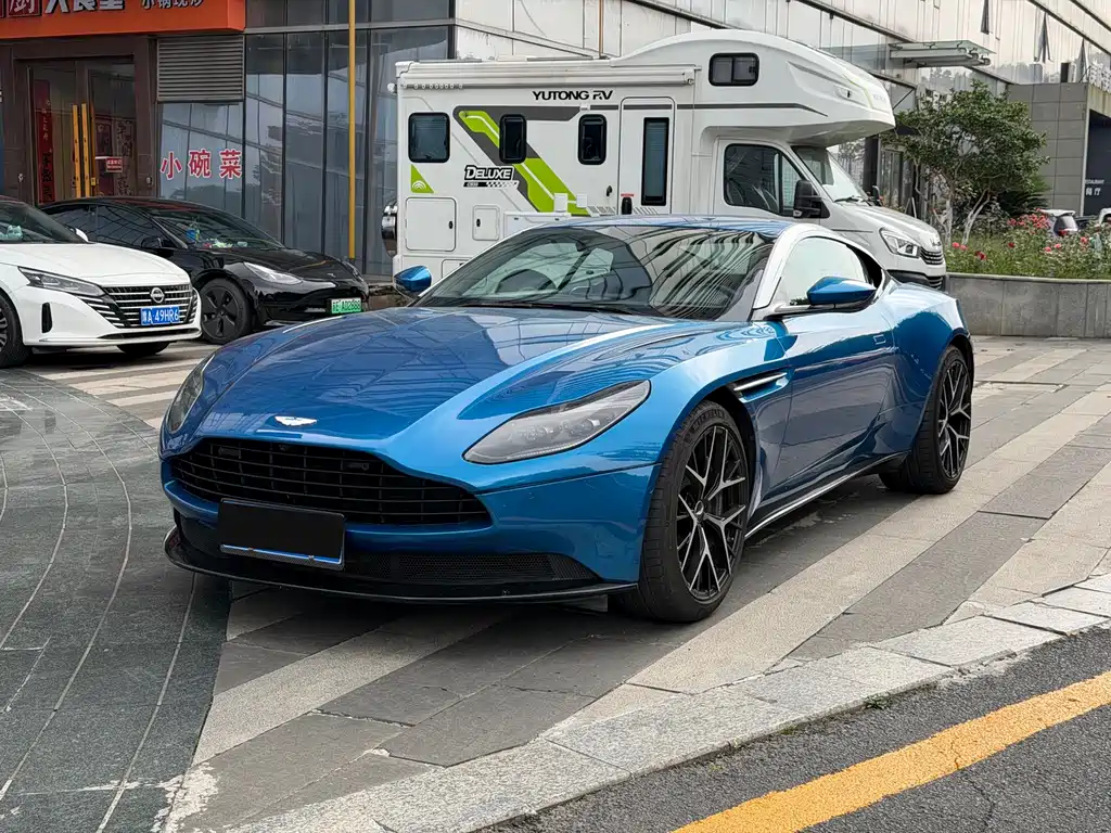 Aston Martin DB11 2020