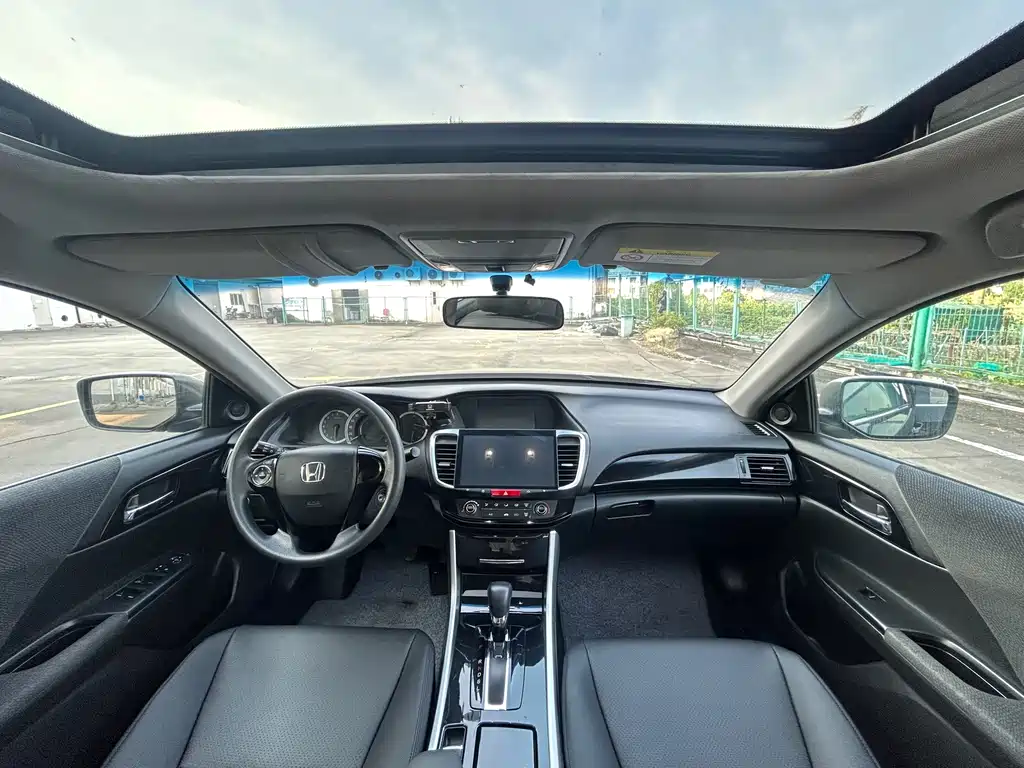 Honda Accord 2018 — фото 11